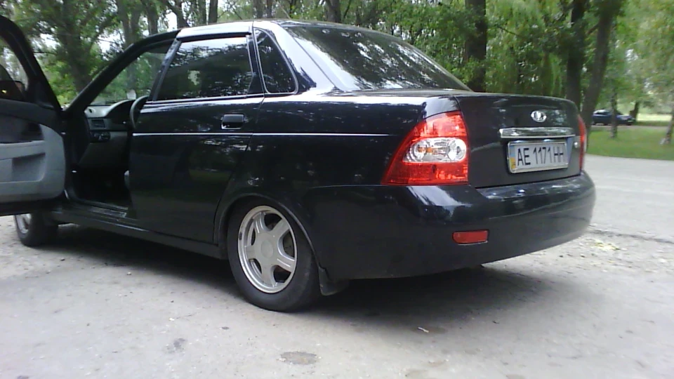 Lada Пріора Седан 2