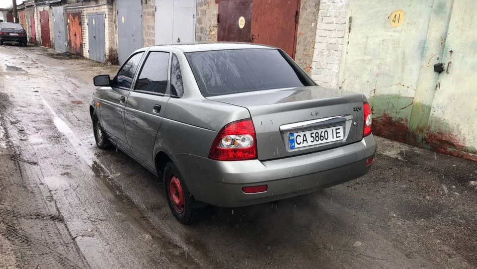 Lada Пріора Седан 2