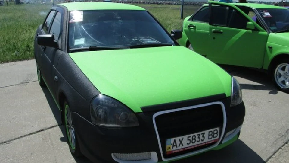 Lada Пріора Седан алмазна крихта 3