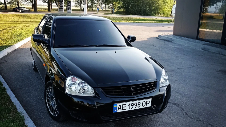 Lada Пріора Седан Black Panther