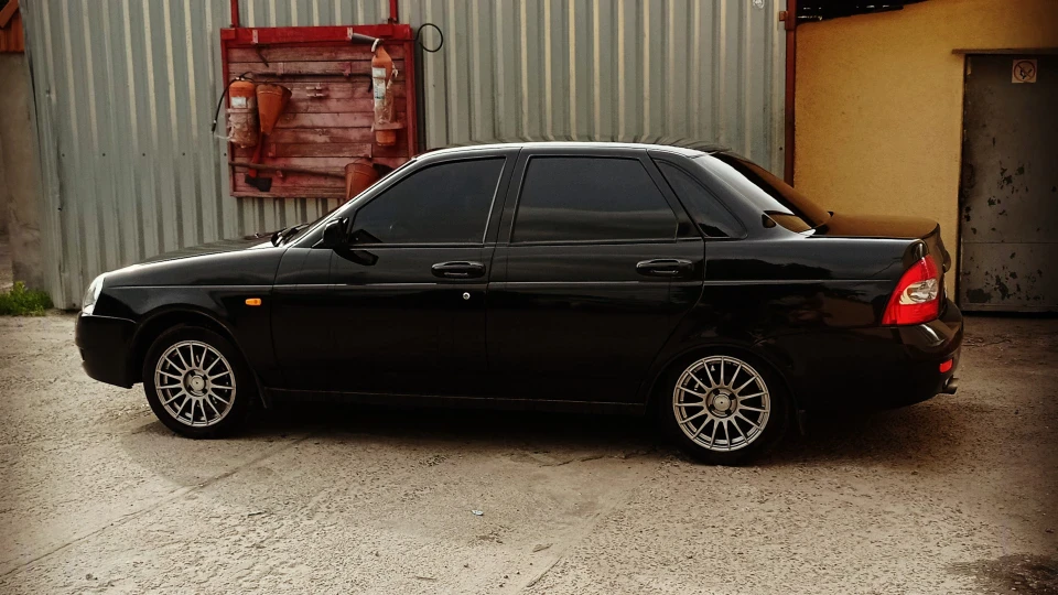 Lada Пріора Седан Black Panther 2