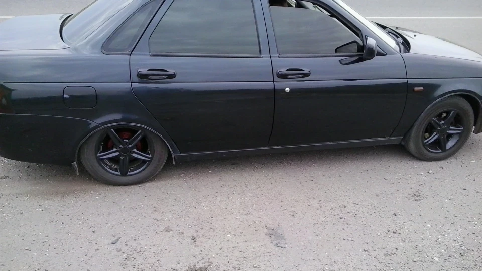 Lada Пріора Седан Брюнет) 3