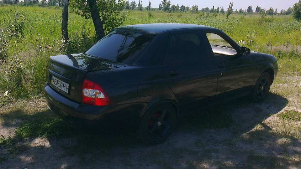 Lada Пріора Седан Брюнет) 4