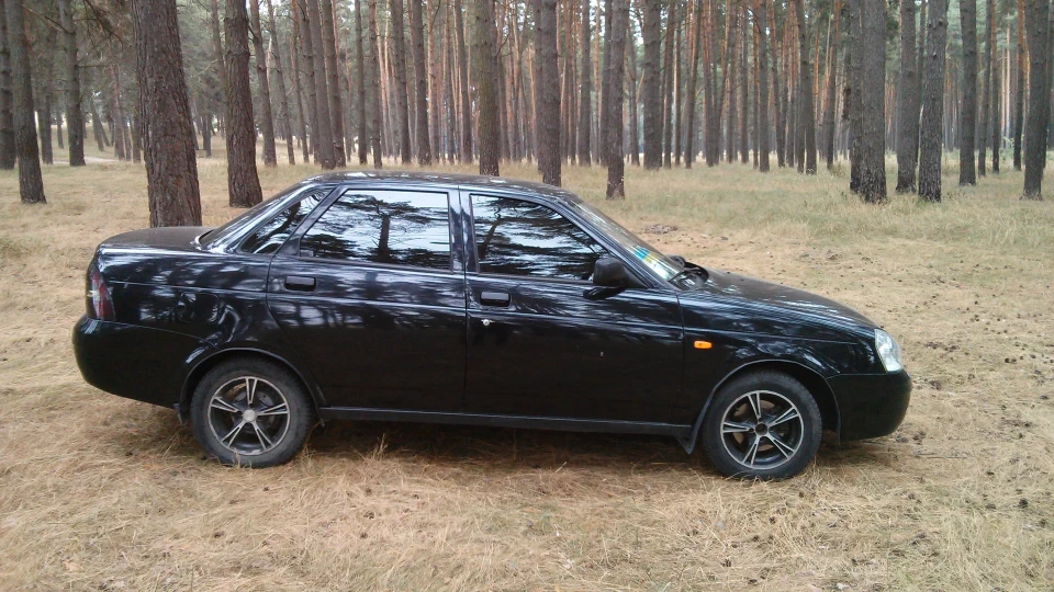 Lada Пріора Седан чорний металік 2