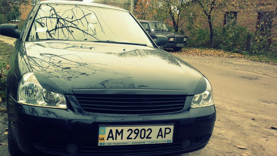 Lada Пріора Седан ))Чорна(( 2