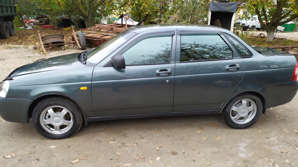 Lada Пріора Седан Колір Сочі 3