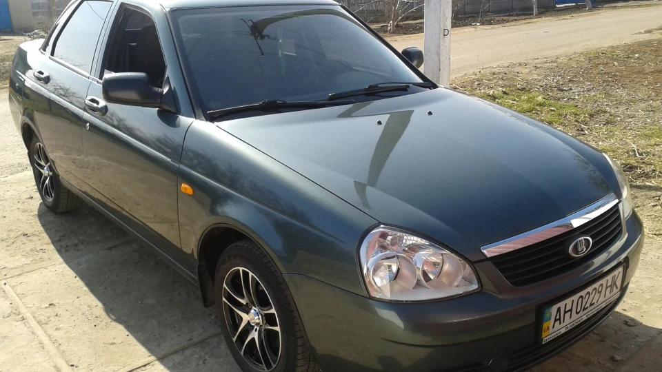 Lada Пріора Седан gReeN metallic 2