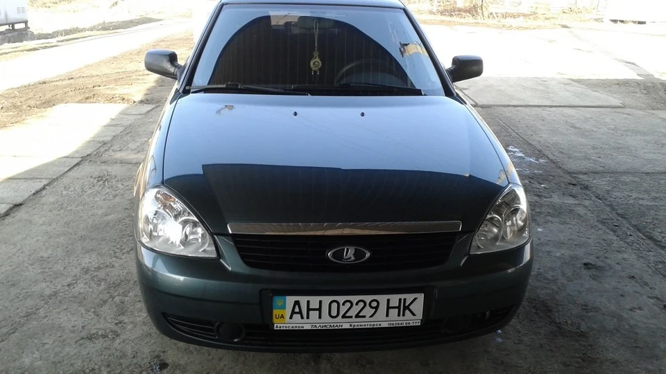 Lada Пріора Седан gReeN metallic 4