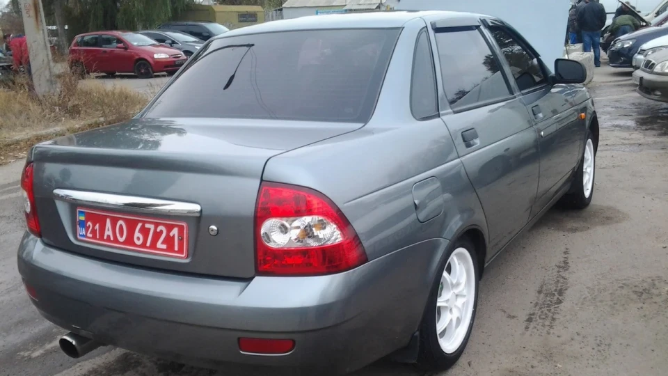 Lada Пріора Седан Ластівка) 3