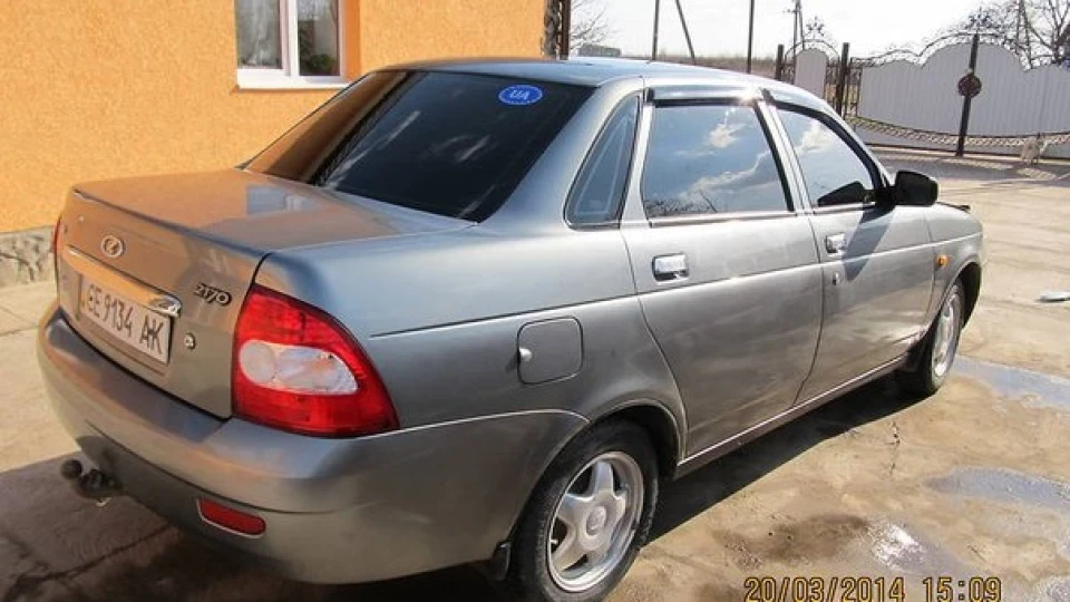 Lada Пріора Седан Машина просто клас 4