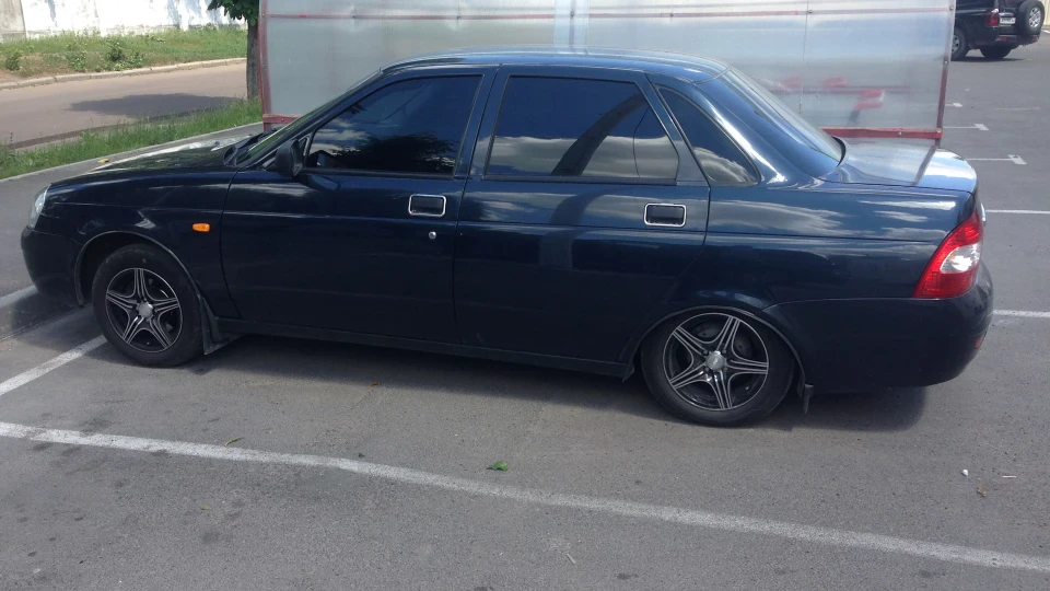 Lada Пріора Седан Синій Металик 3