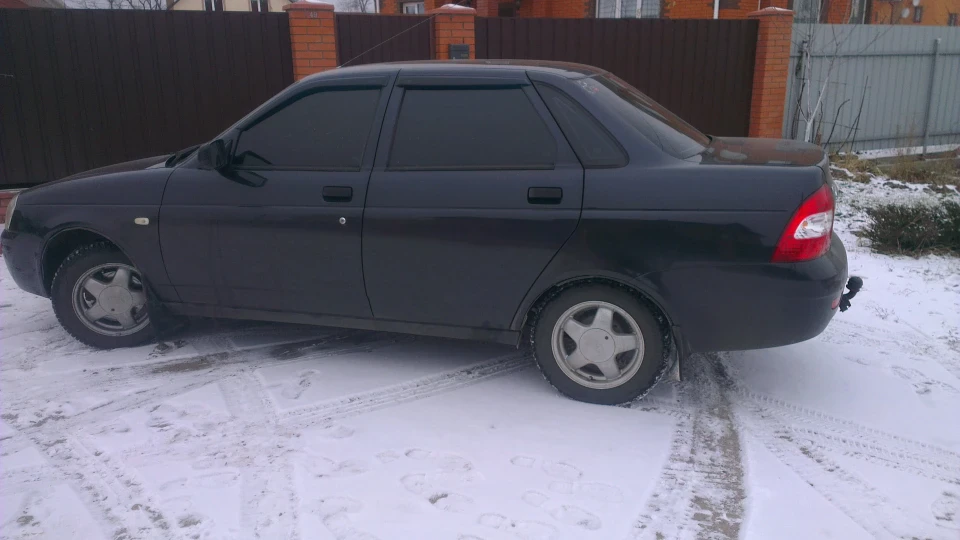 Lada Пріора Седан Злегка тонована 3