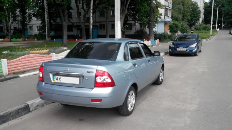 Lada Пріора Седан STIF-88 4