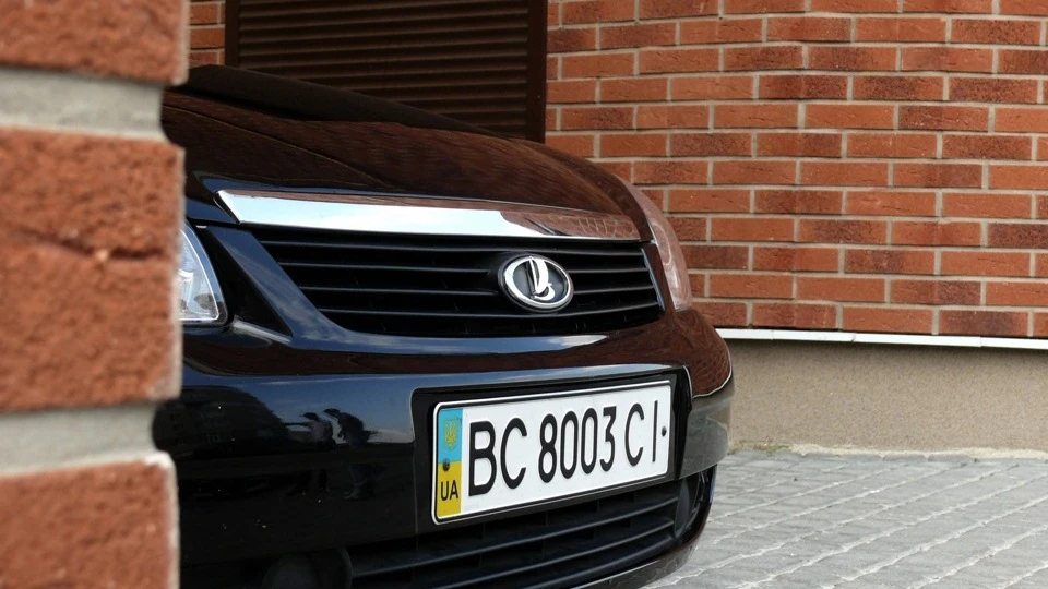 Lada Пріора Седан UA dag 2