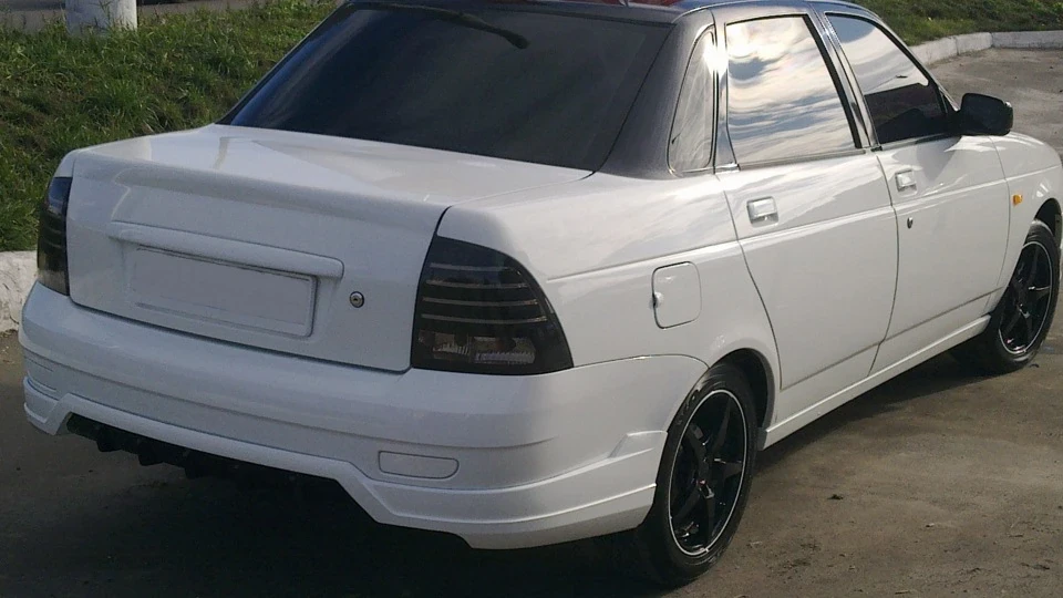 Lada Пріора Седан White&Black сніжок 2