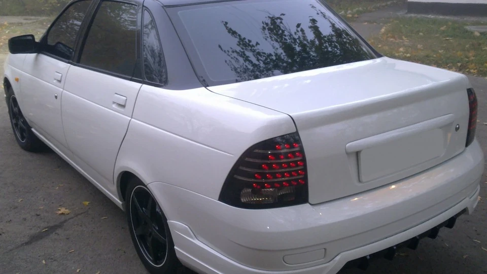 Lada Пріора Седан White&Black сніжок 3