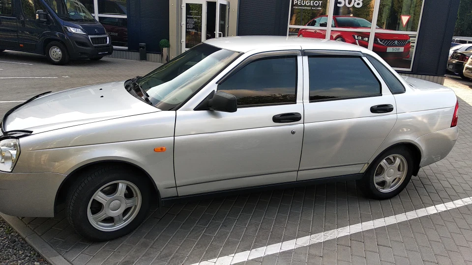 Lada Пріора Седан Звірятко 2