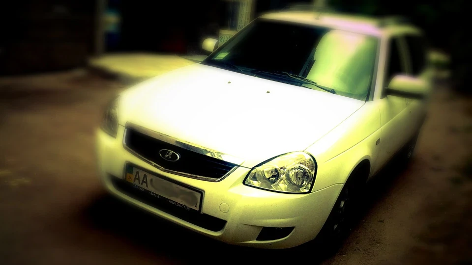 Lada Пріора Універсал Білий Вагон4ік