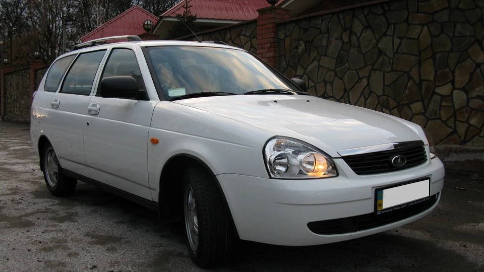 Lada Пріора Універсал Білий лайнер 3