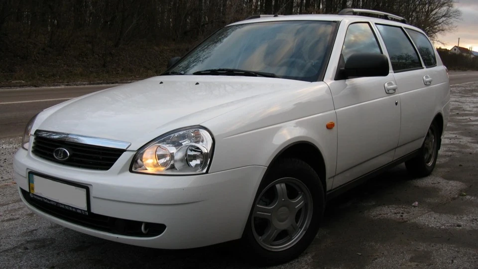 Lada Пріора Універсал Білий лайнер 4