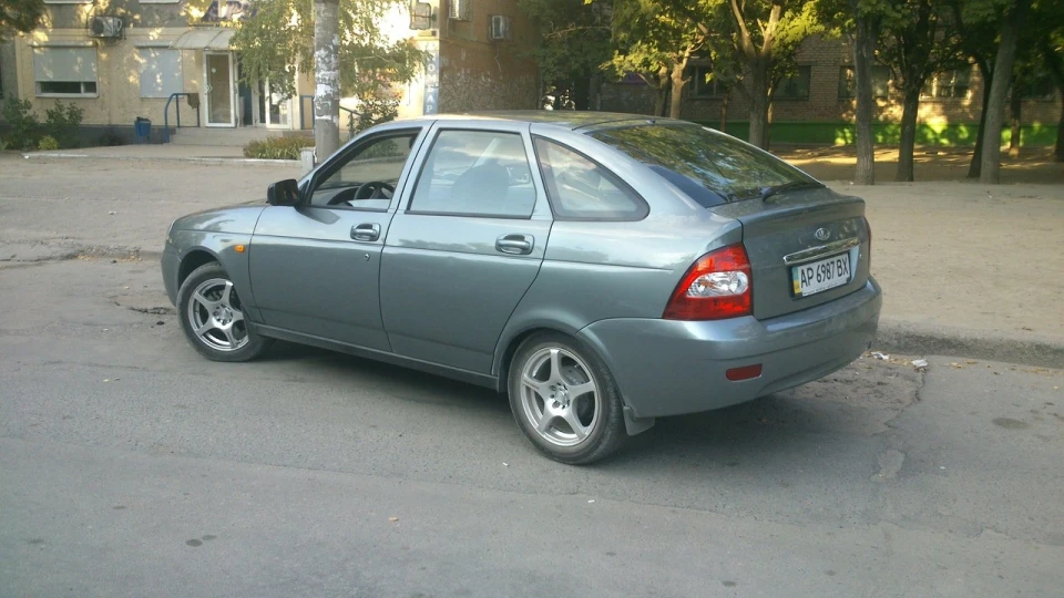 Lada Пріора Хетчбек 2