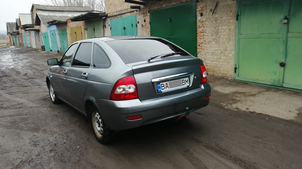 Lada Пріора Хетчбек 3