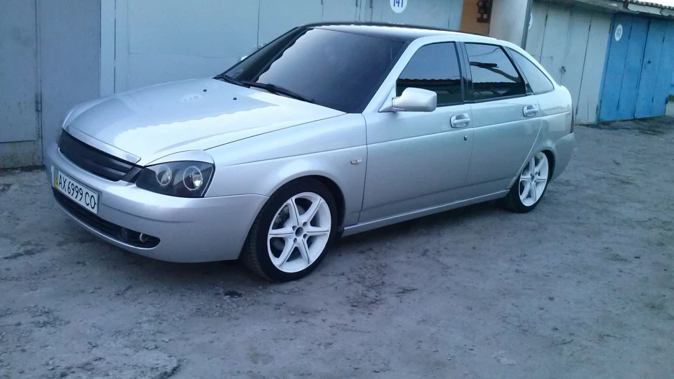 Lada Пріора Хетчбек 4