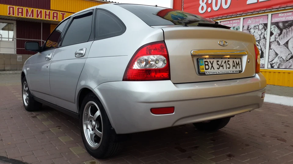 Lada Пріора Хетчбек 3