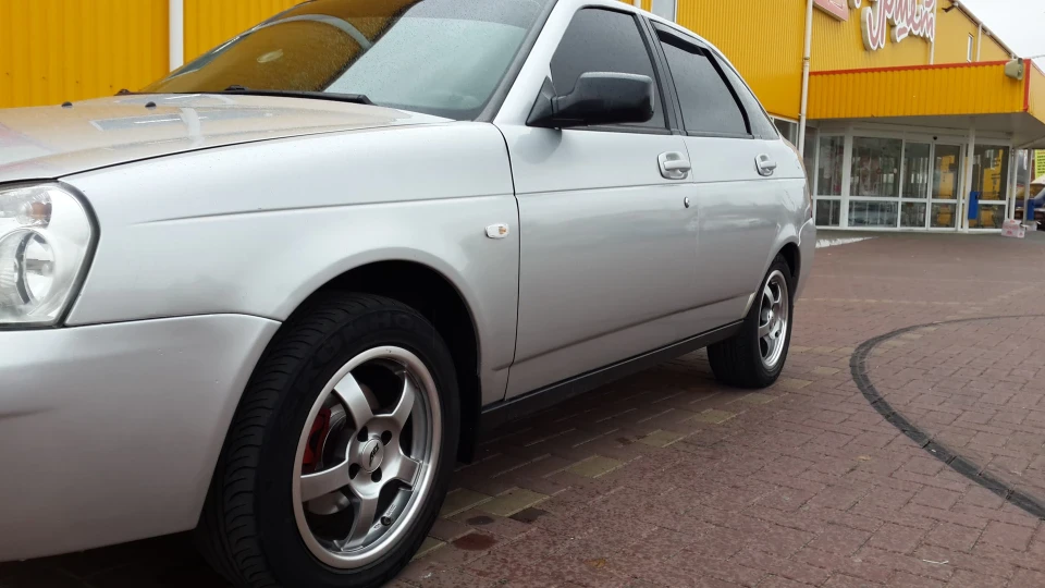 Lada Пріора Хетчбек 5