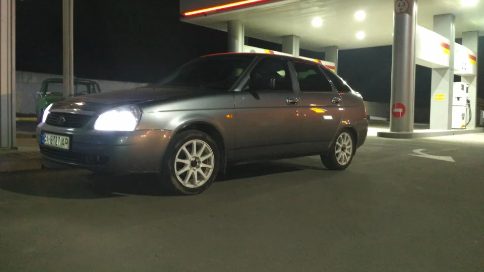 Lada Пріора Хетчбек 3