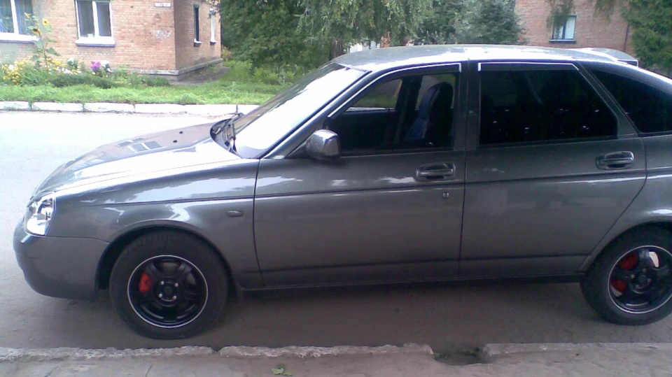 Lada Пріора Хетчбек ) 2
