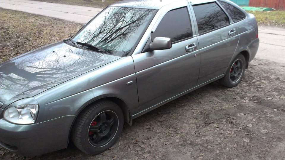 Lada Пріора Хетчбек ) 3