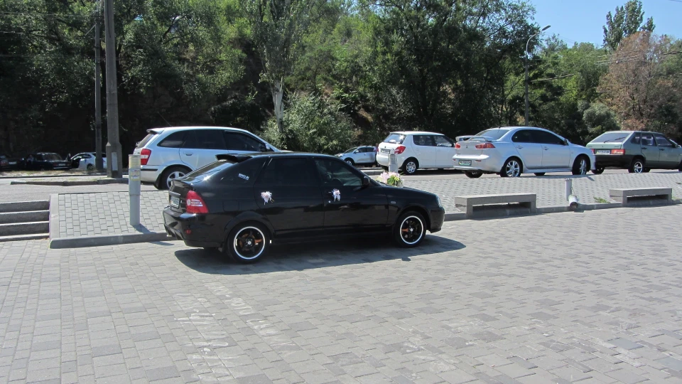 Lada Пріора Хетчбек Black Loves Chrome 2