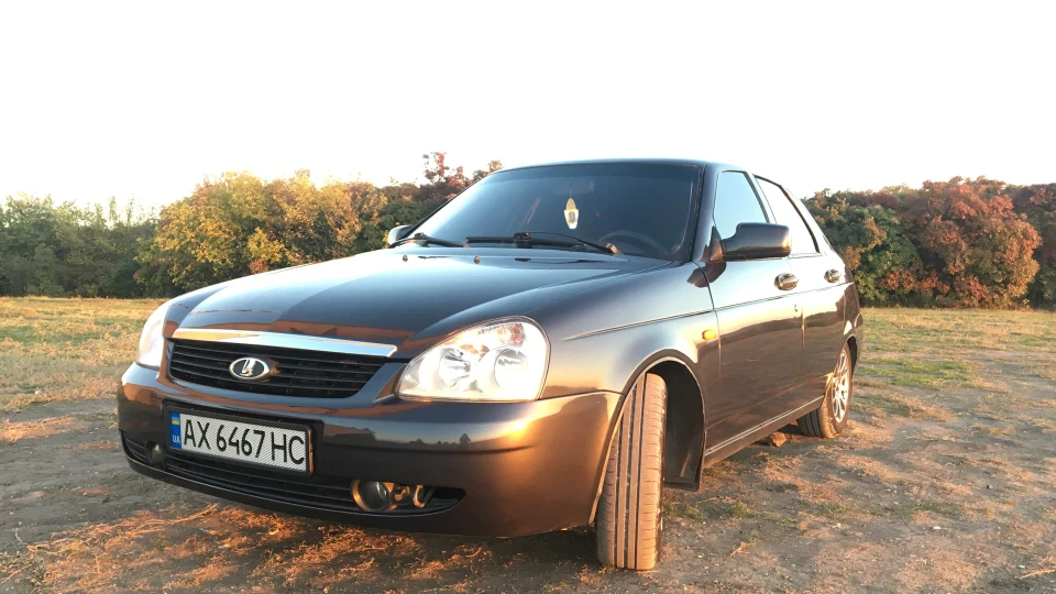 Lada Пріора Хетчбек Чорна Пріора