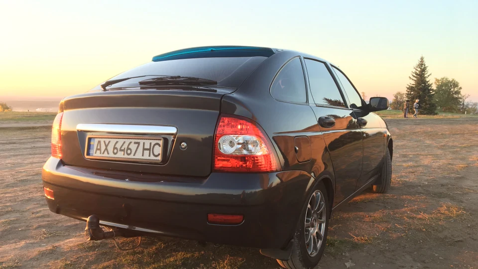 Lada Пріора Хетчбек Чорна Пріора 2