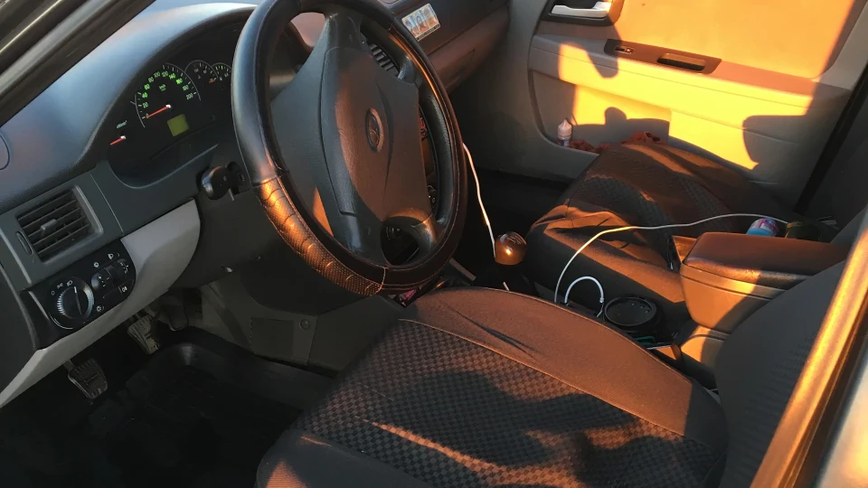 Lada Пріора Хетчбек Чорна Пріора 5
