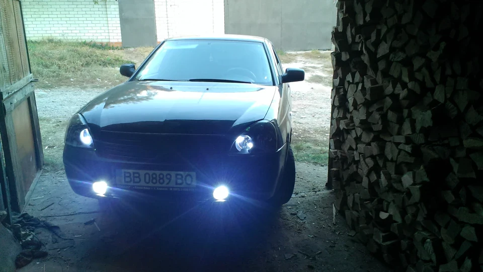 Lada Пріора Хетчбек чорник 3