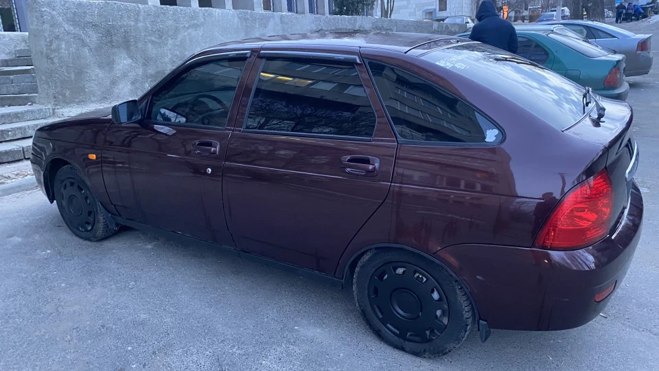 Lada Пріора Хетчбек недобаклажан 3