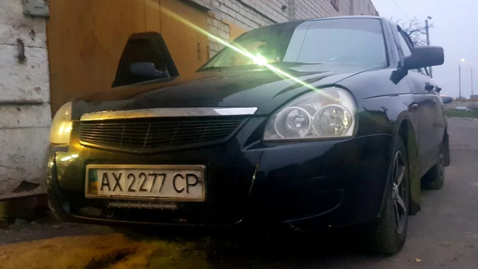 Lada Пріора Хетчбек ніч