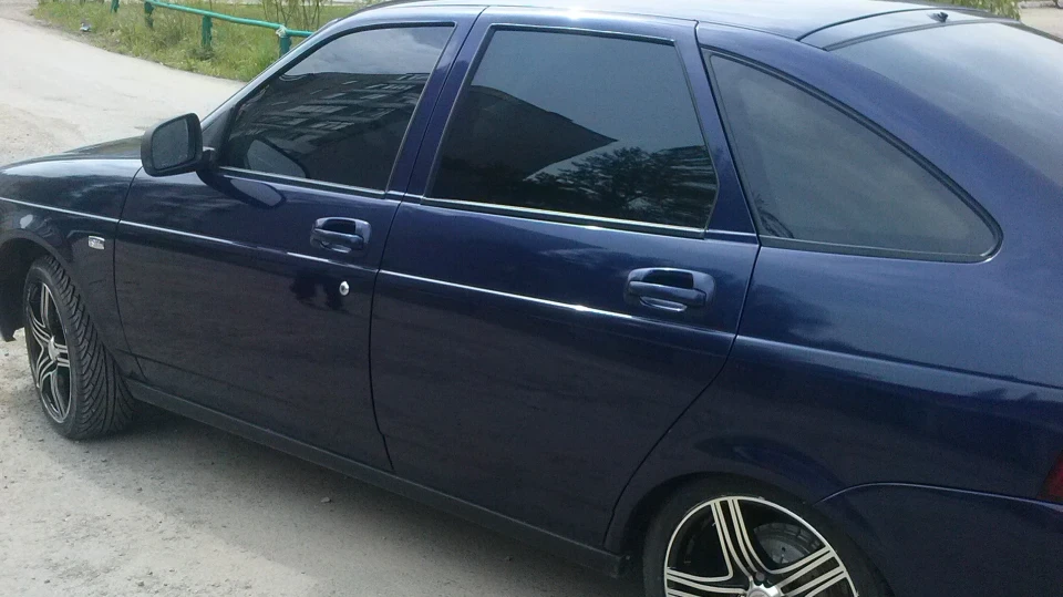 Lada Пріора Хетчбек перс 3