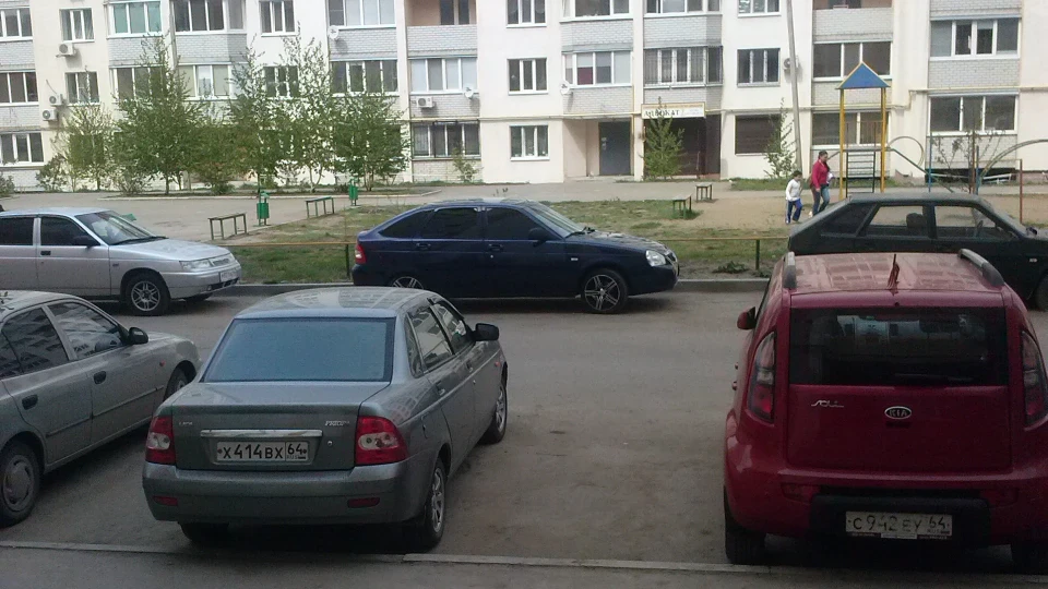 Lada Пріора Хетчбек перс 4
