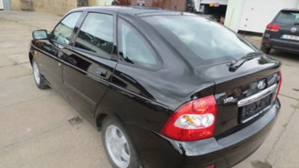 Lada Пріора Хетчбек під розбір 2