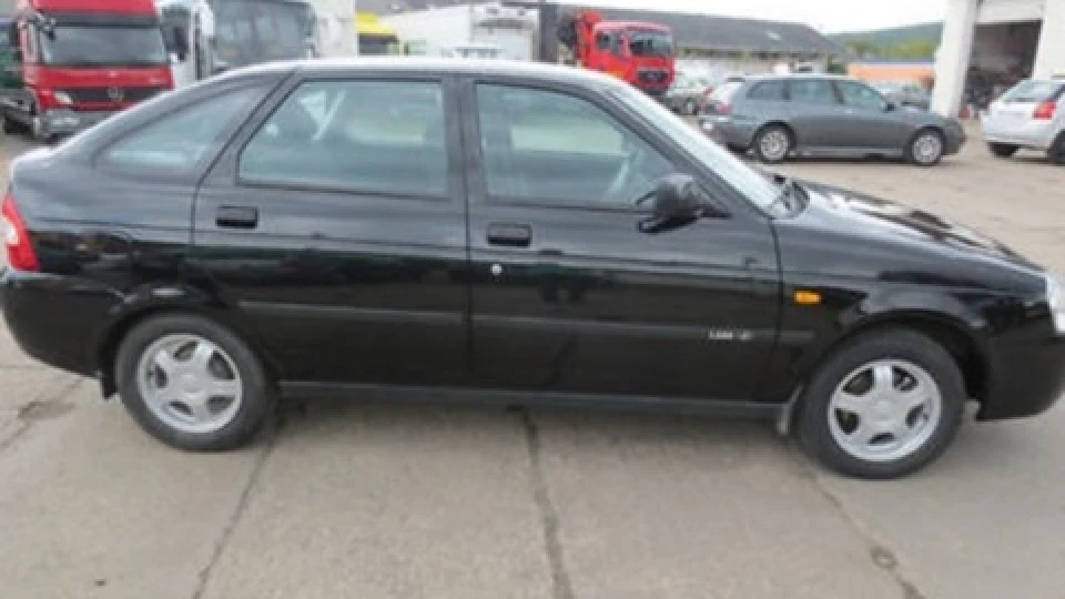 Lada Пріора Хетчбек під розбір 4