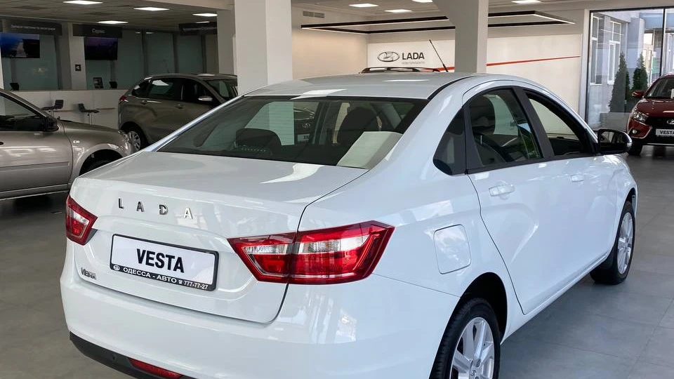 Lada Vesta Luxe/MMC 5