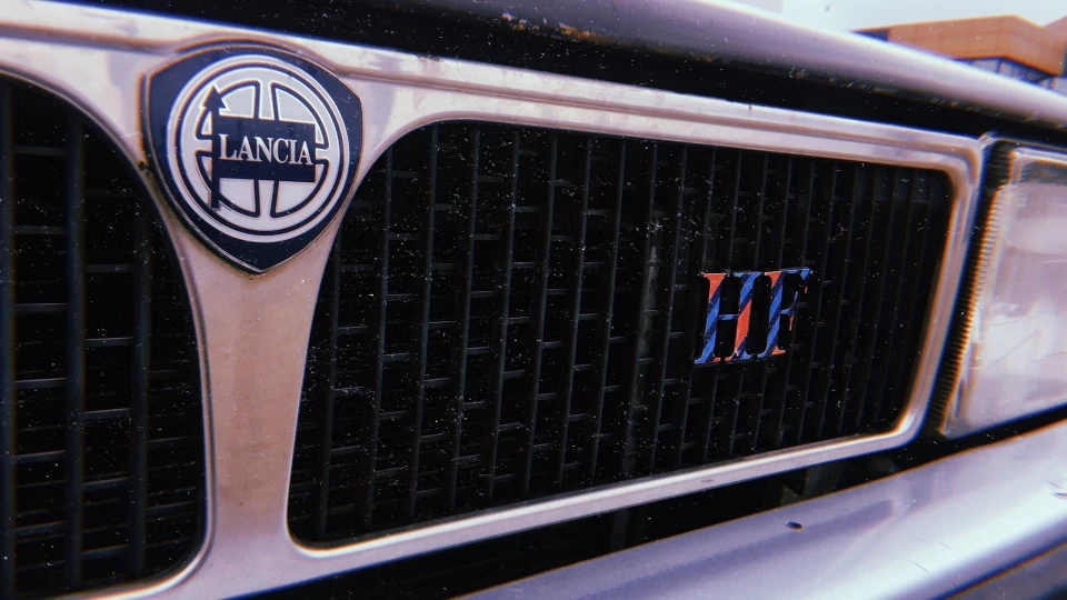 Lancia Delta HF turbo Martini 4