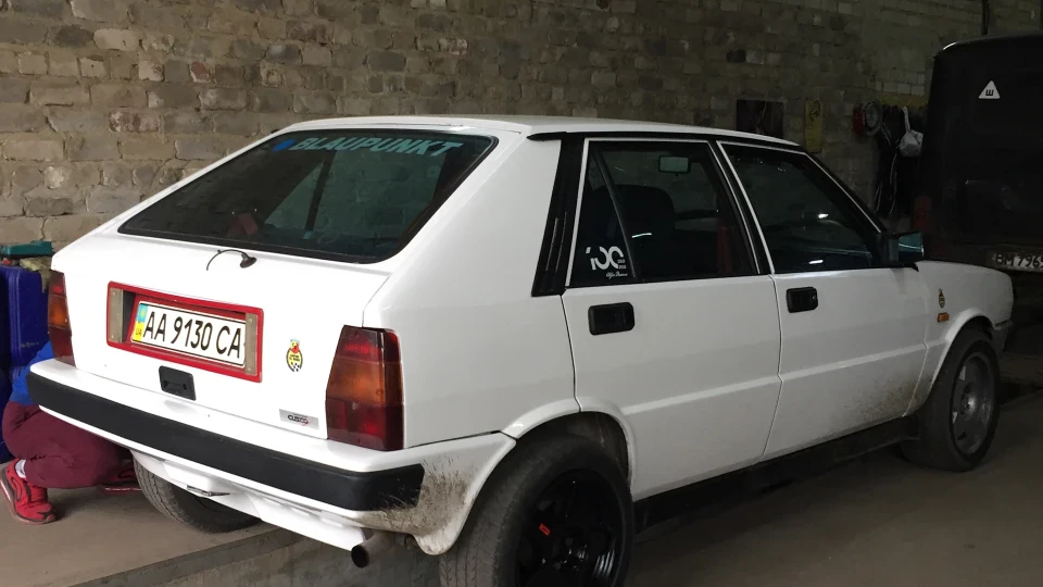 Lancia Delta HF turbo Martini 5