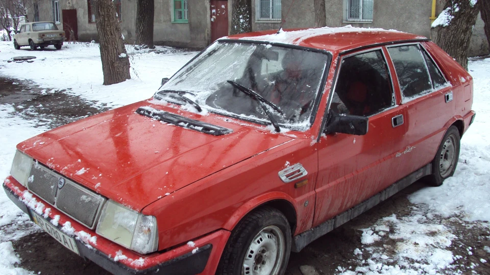 Lancia Delta HF turbo 2