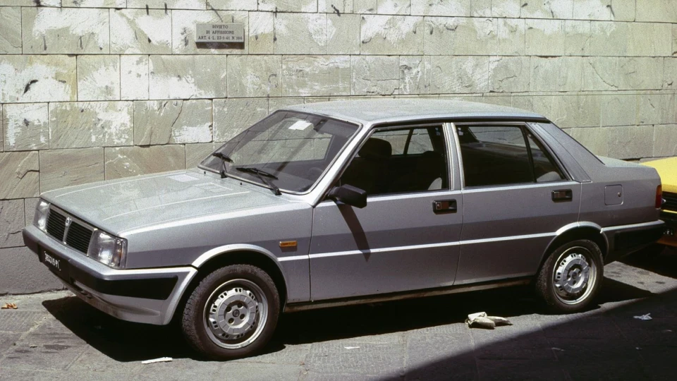 Lancia Prisma класний апарат