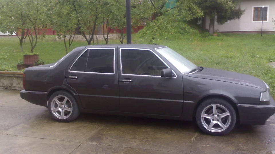 Lancia Thema 2
