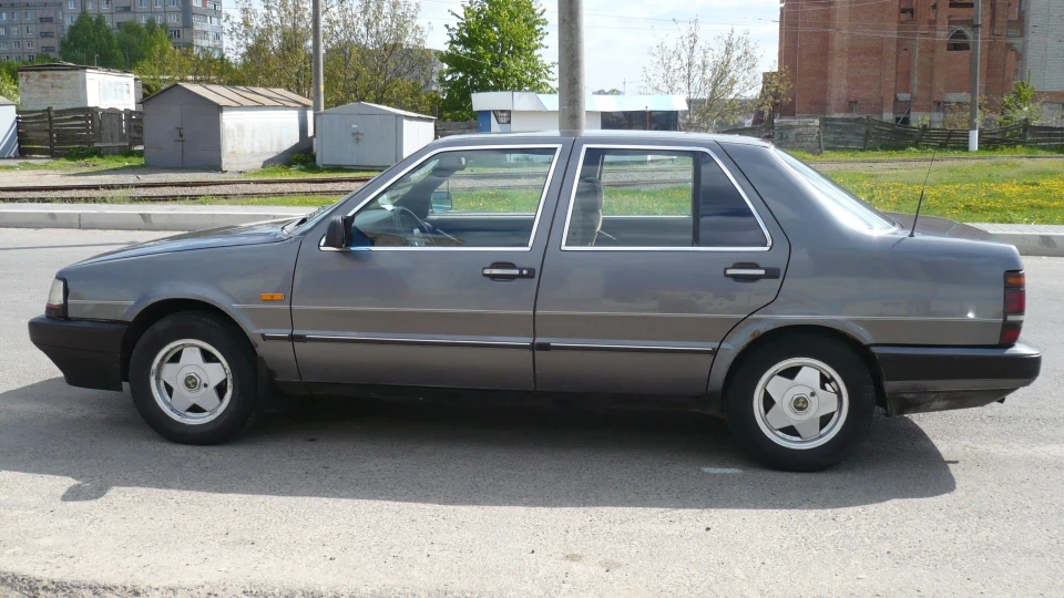 Lancia Thema 2.0 Турбо Капризуля) 4